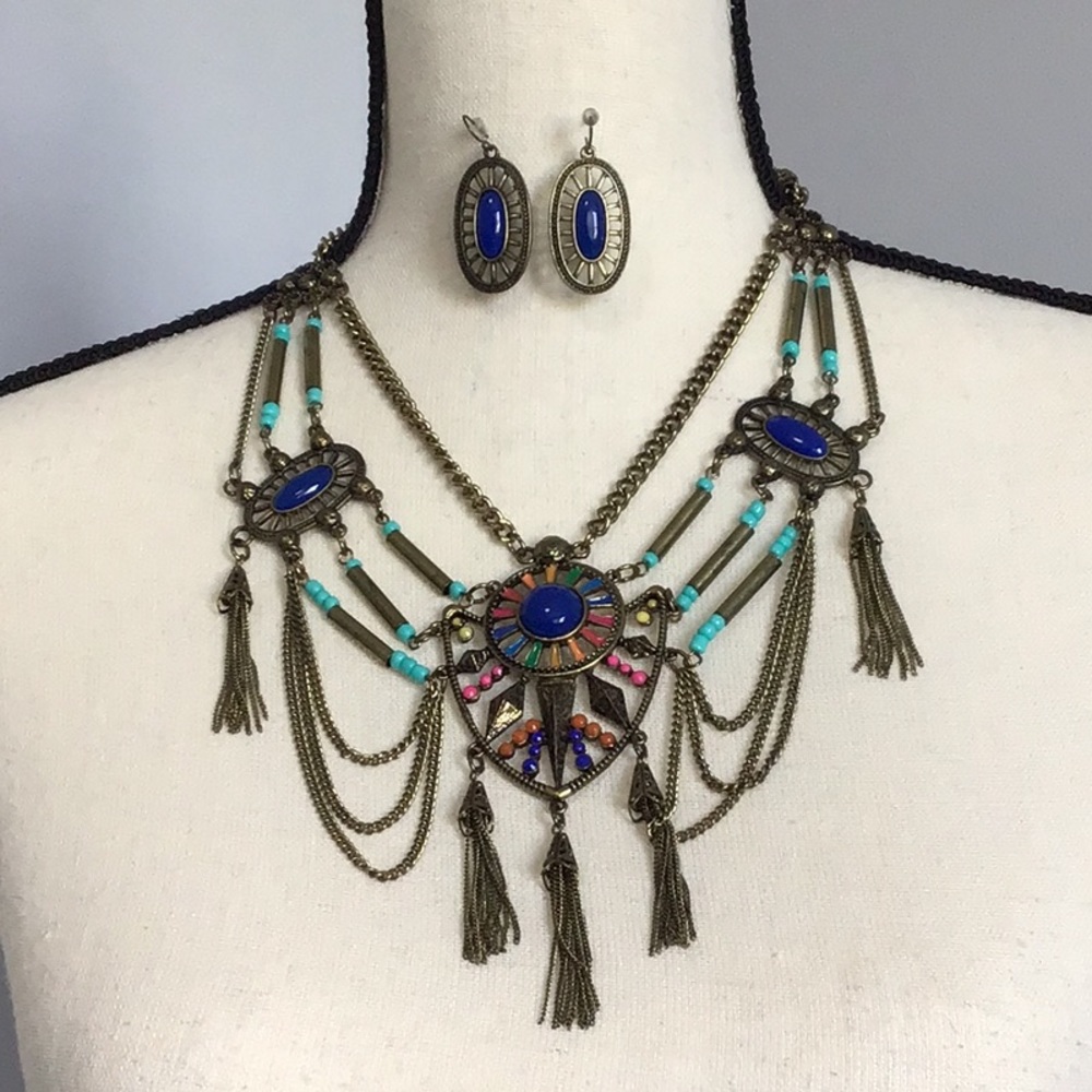 NEW. Southwest Gold Tone Colorful Stunning Jewelry Set. (Necklace & Earrings)